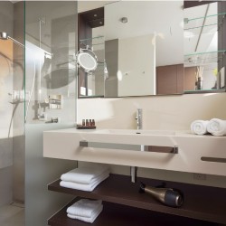 Apartment Juistblick 1 – Elegantes Bad mit grosser Dusche und hochwertiger Ausstattung fuer Langzeitgaeste