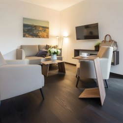 Apartment Morgensonne 1 – Gemütlicher Wohnbereich mit moderner Einrichtung für möbliertes Wohnen auf Zeit