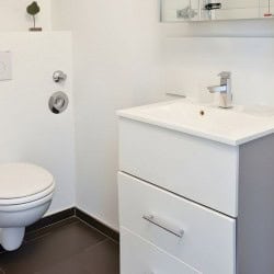 Modernes Badezimmer – Apartment Altstadt 3 Duesseldorf – Moebliertes Wohnen auf Zeit